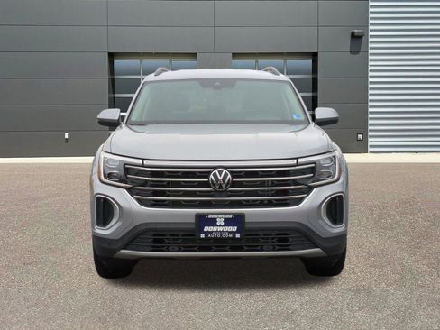 Certified 2025 Volkswagen Atlas SE image 2