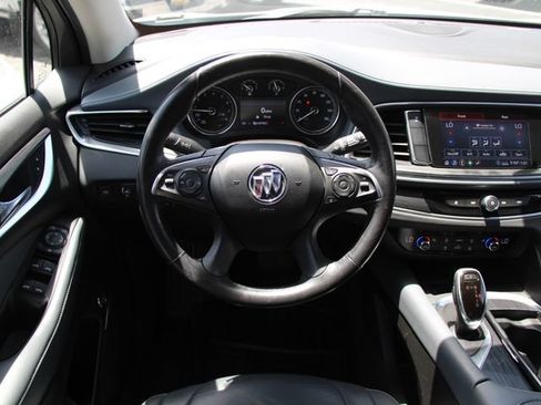 Used 2020 Buick Enclave Essence FWD image 17