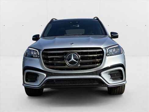 New 2026 Mercedes-Benz GLS 580 4MATIC image 2