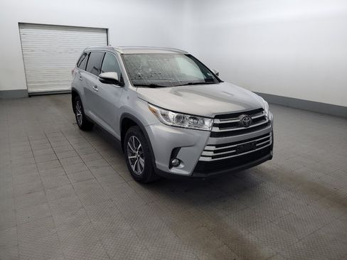 Used 2019 Toyota Highlander XLE AWD/4WD image 13