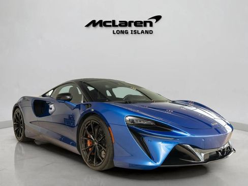 Used 2023 McLaren Artura RWD image 4