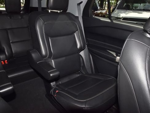 Used 2022 Ford Explorer XLT w/ Equipment Group 202A RWD image 22