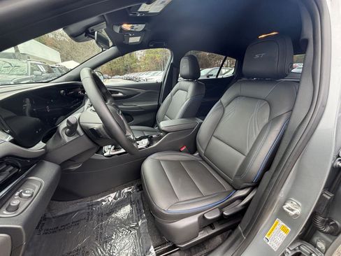 Used 2025 Buick Envista Sport Touring image 36