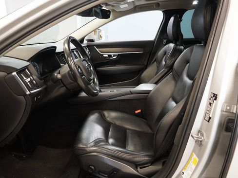 Used 2018 Volvo V90 T5 Cross Country w/ Convenience Package image 6