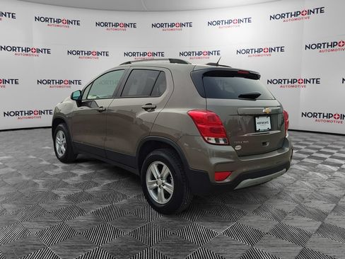 Used 2022 Chevrolet Trax LT w/ LT Convenience Package AWD/4WD image 4