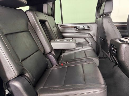 Used 2025 Chevrolet Suburban Z71 AWD/4WD image 31