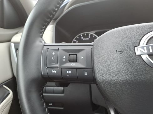 Used 2025 Nissan Rogue SV AWD/4WD image 23