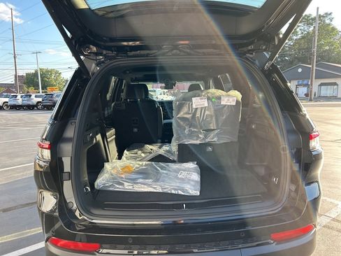 New 2025 Jeep Grand Cherokee L Altitude image 3