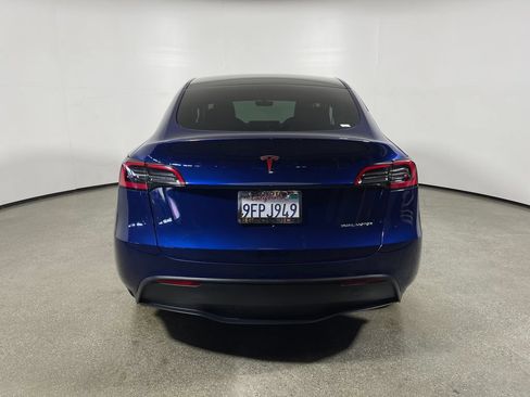 Used 2023 Tesla Model Y AWD image 4