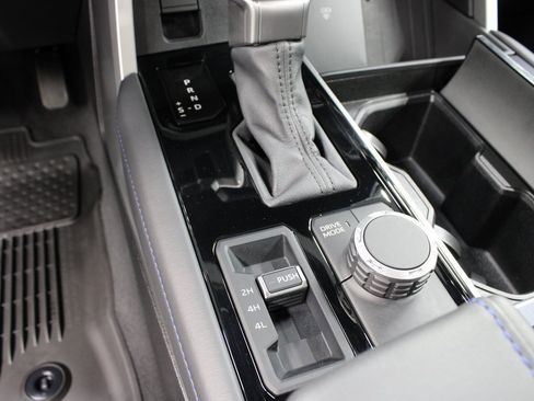 Used 2025 Toyota Sequoia Platinum image 63