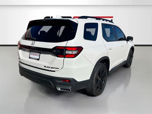 Used 2025 Honda Pilot Black Edition image 7