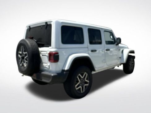 Used 2025 Jeep Wrangler Unlimited Sahara AWD/4WD image 7