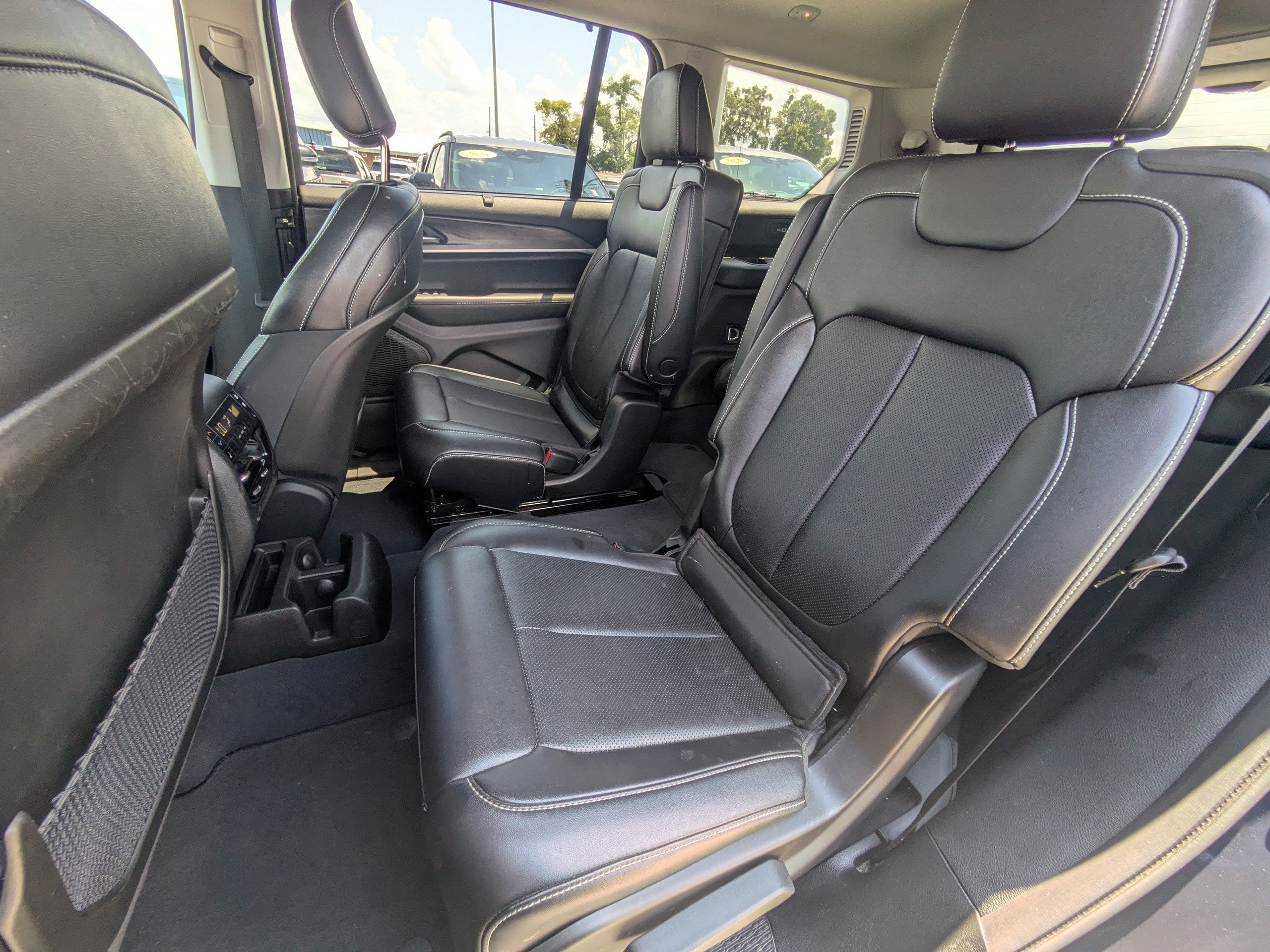 Used 2023 Jeep Grand Cherokee L Limited AWD/4WD image 14