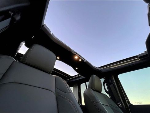 Used 2024 Jeep Wrangler High Altitude image 17