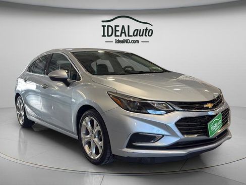 Used 2017 Chevrolet Cruze Premier w/ Enhanced Convenience Package FWD image 9