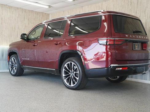 Used 2022 Jeep Wagoneer Series III w/ Premium Group I RWD image 6