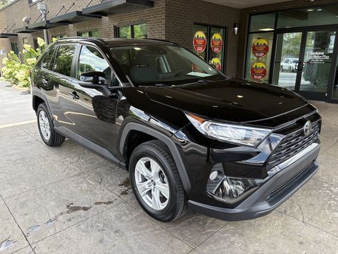 Used 2021 Toyota RAV4 XLE FWD image 4