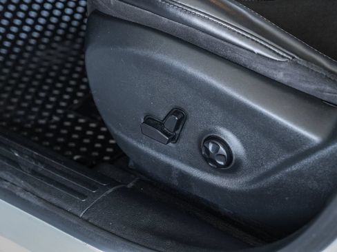 Used 2019 Jeep Cherokee Latitude Plus w/ Comfort/Convenience Group AWD/4WD image 47