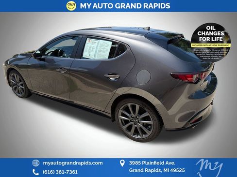 Used 2020 MAZDA MAZDA3 Hatchback w/ Preferred Package FWD image 5