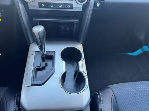 Used 2014 Toyota Camry SE w/ Moonroof Package FWD image 15