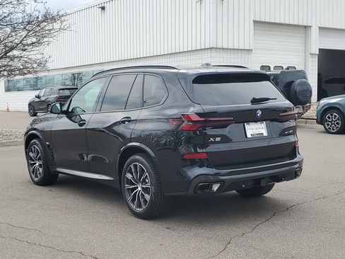 New 2026 BMW X5 xDrive40i w/ M Sport Package AWD/4WD image 2