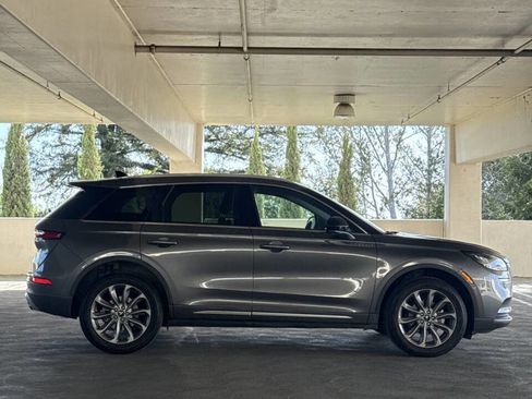 Used 2021 Lincoln Corsair FWD w/ Premium Package image 3