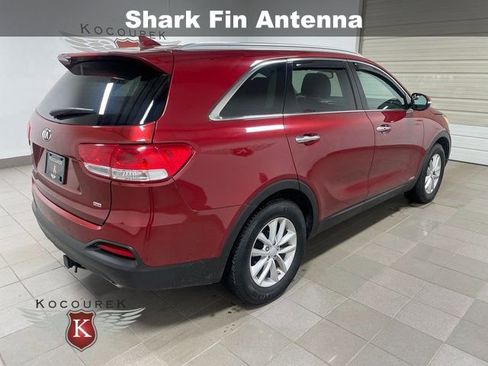 Used 2017 Kia Sorento LX w/ LX Convenience Package image 7