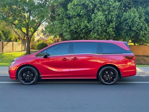 Used 2025 Honda Odyssey Sport-L image 2