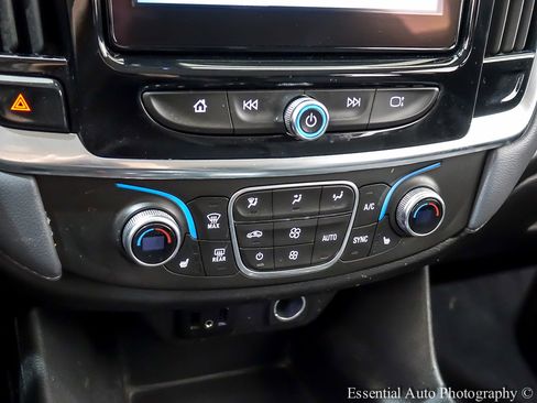 Used 2018 Chevrolet Traverse LT image 23