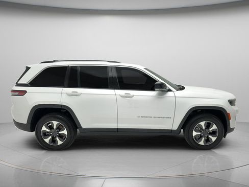 Used 2023 Jeep Grand Cherokee 4WD 4xe image 4