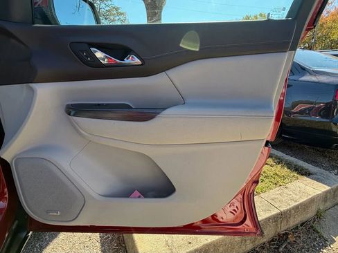 Used 2019 GMC Acadia SLT image 24