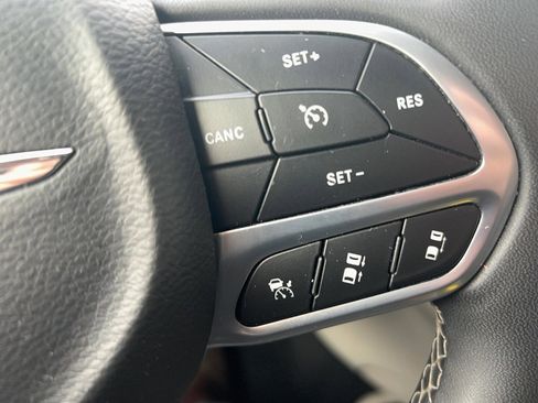 Used 2022 Chrysler Pacifica Touring-L image 27