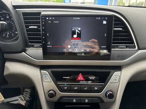 Used 2017 Hyundai Elantra SE image 23