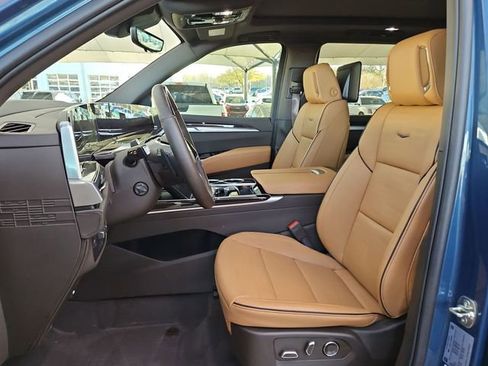 Used 2025 Cadillac Escalade Premium Luxury w/ Touring Package image 19