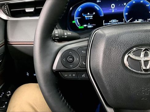 Used 2024 Toyota Venza Limited image 27