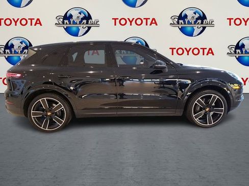 Used 2022 Porsche Cayenne Base image 11