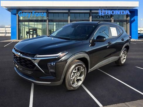 Used 2025 Chevrolet Trax LT image 4