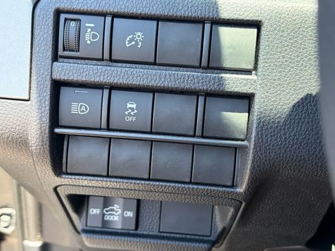 Used 2025 Toyota Tacoma SR5 AWD/4WD image 7
