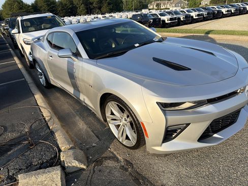 Used 2018 Chevrolet Camaro SS w/ LPO RS/SS Interior Package RWD image 2