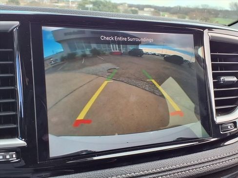 Used 2023 Chrysler Pacifica Touring-L FWD image 22
