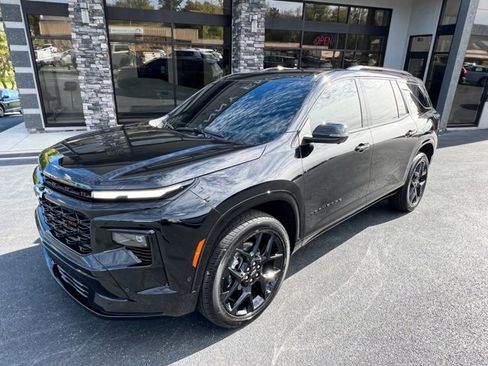 Used 2026 Chevrolet Traverse RS image 3