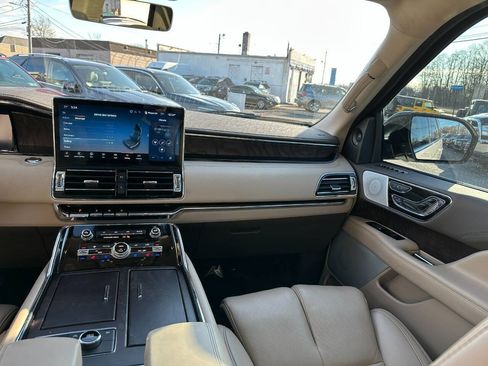 Used 2023 Lincoln Navigator Reserve AWD/4WD image 25