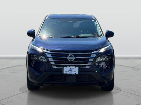 Used 2024 Nissan Rogue SV AWD/4WD image 2