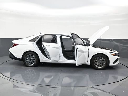 Used 2024 Hyundai Elantra SEL FWD image 30
