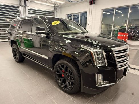 Used 2019 Cadillac Escalade Platinum image 1