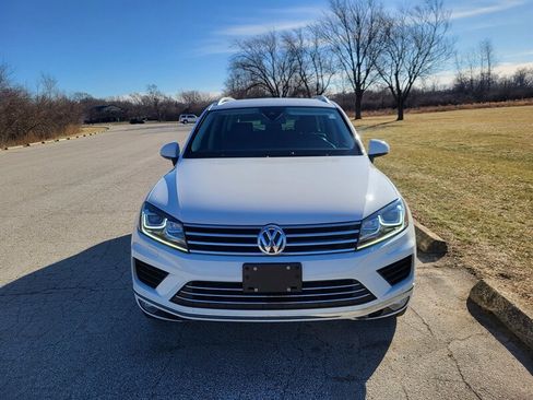 Used 2016 Volkswagen Touareg Sport image 4