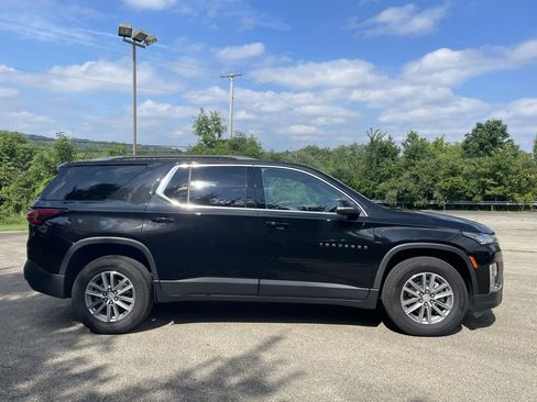 Certified 2023 Chevrolet Traverse LT image 2