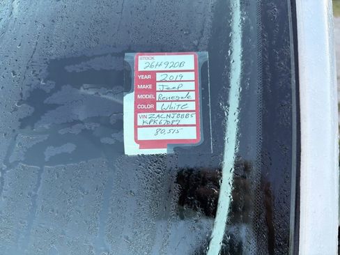 Used 2019 Jeep Renegade Latitude w/ Cold Weather Group image 10