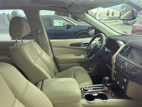 Used 2017 Nissan Pathfinder Platinum w/ Cargo Package AWD/4WD image 3