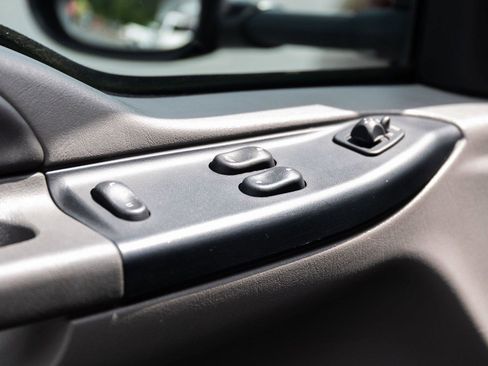 Used 1999 Ford F350 4x4 SuperCab Super Duty image 16